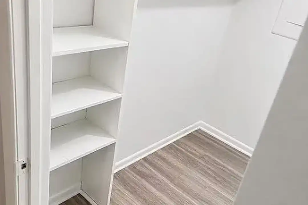 Richmond Hills Apartments – photo 1