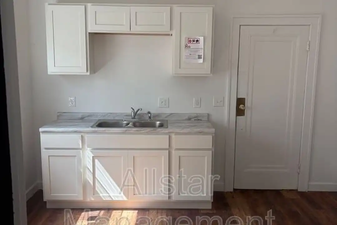 11909 Parkhill Ave – pohled 2