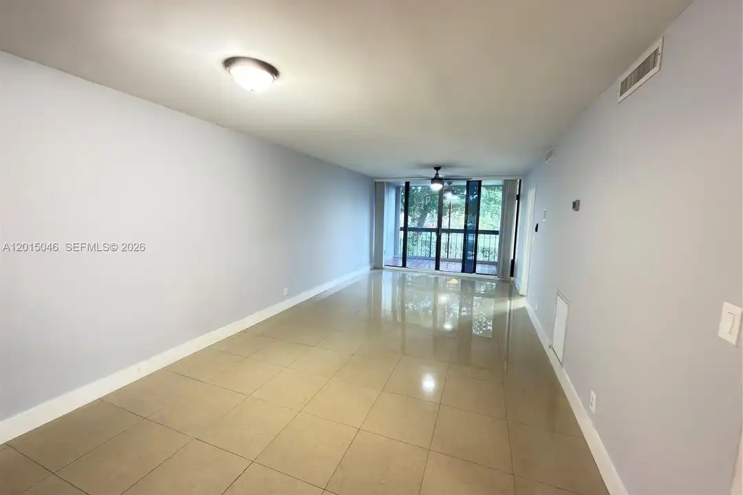 Apartment in Coral Springs - View 4