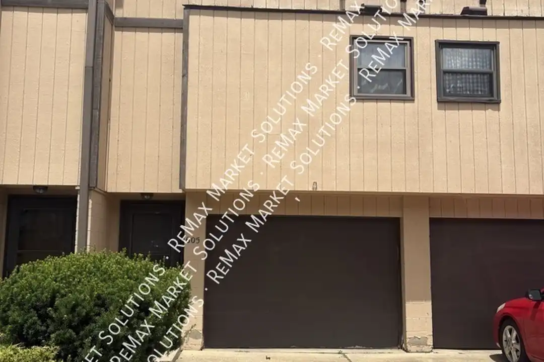 605 Center Ave – photo 1