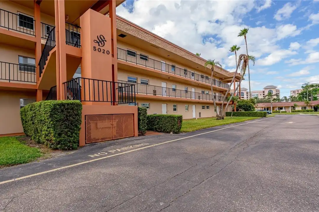 5020 Brittany Dr S #125 - View 2