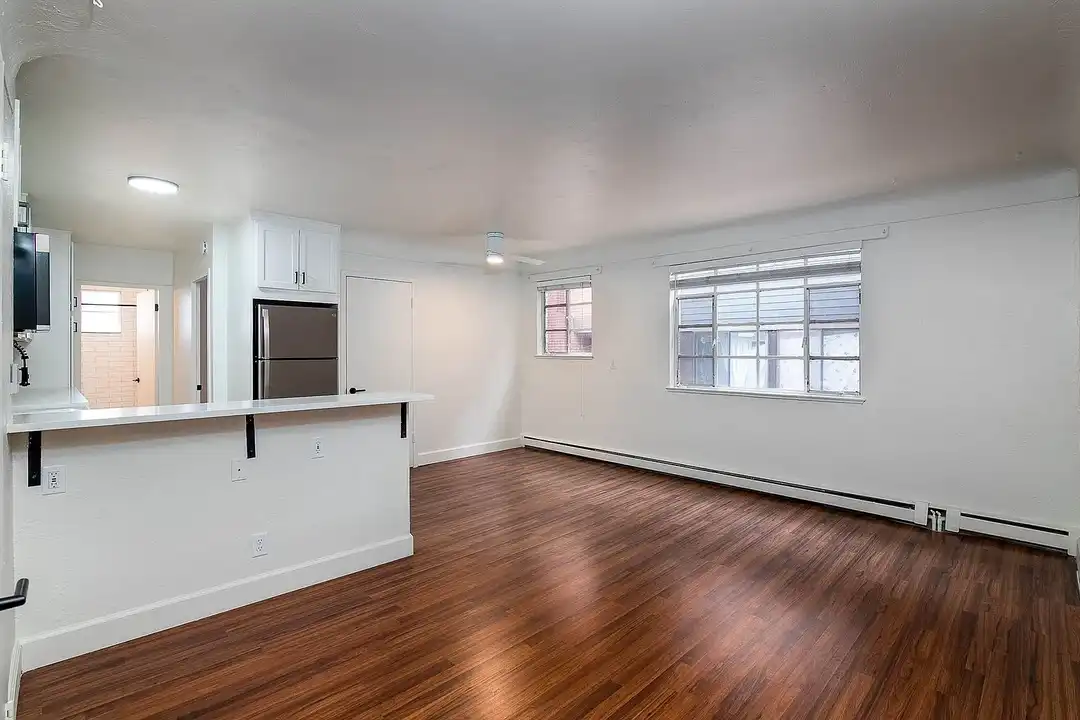 661 N Pearl St – pohled 3