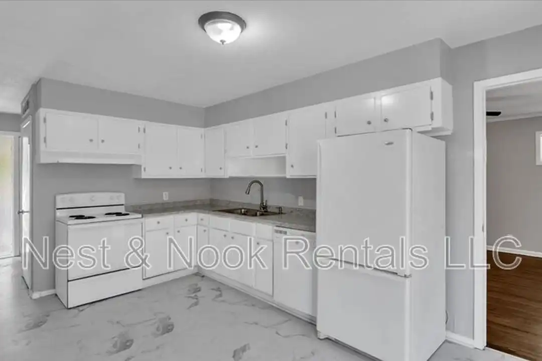 2923 S Irvington Ave - View 5