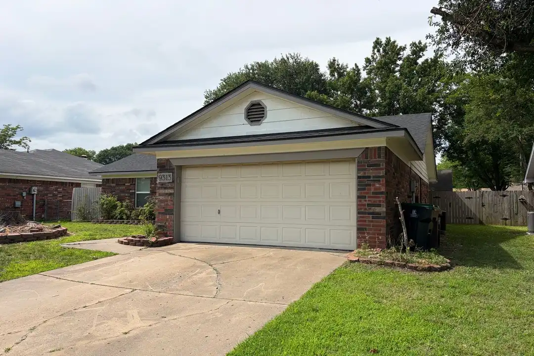 9313 S Houston St - View 2