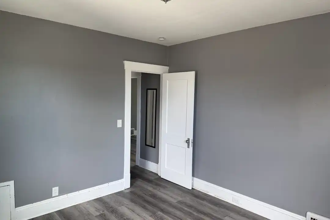 10709 Fidelity Ave – pohled 5