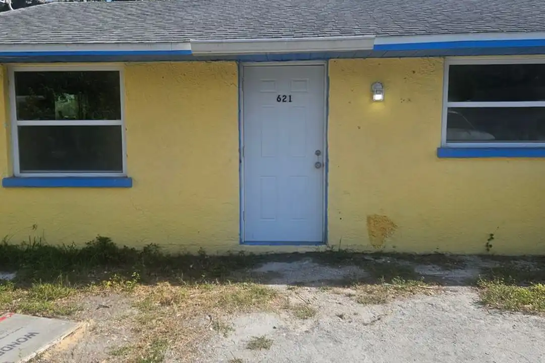 621 60th Ave Dr E – photo 1