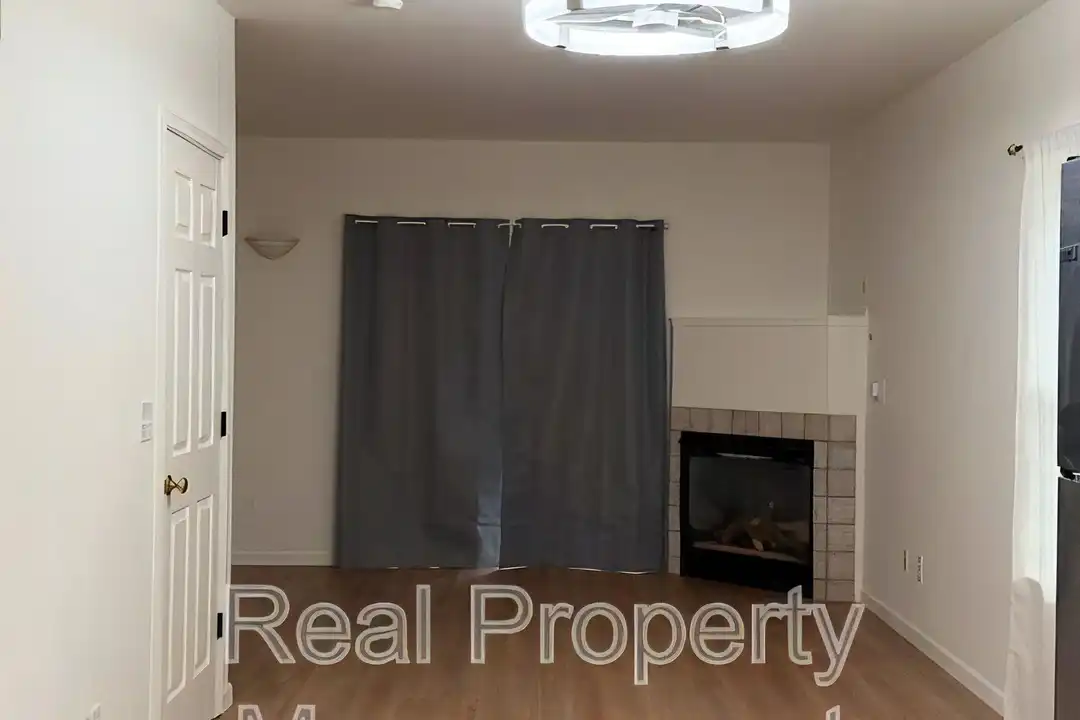 2034 South Main St unit 8 - Meer