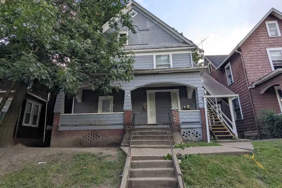 916 6th St NW unit 1 – photo 1