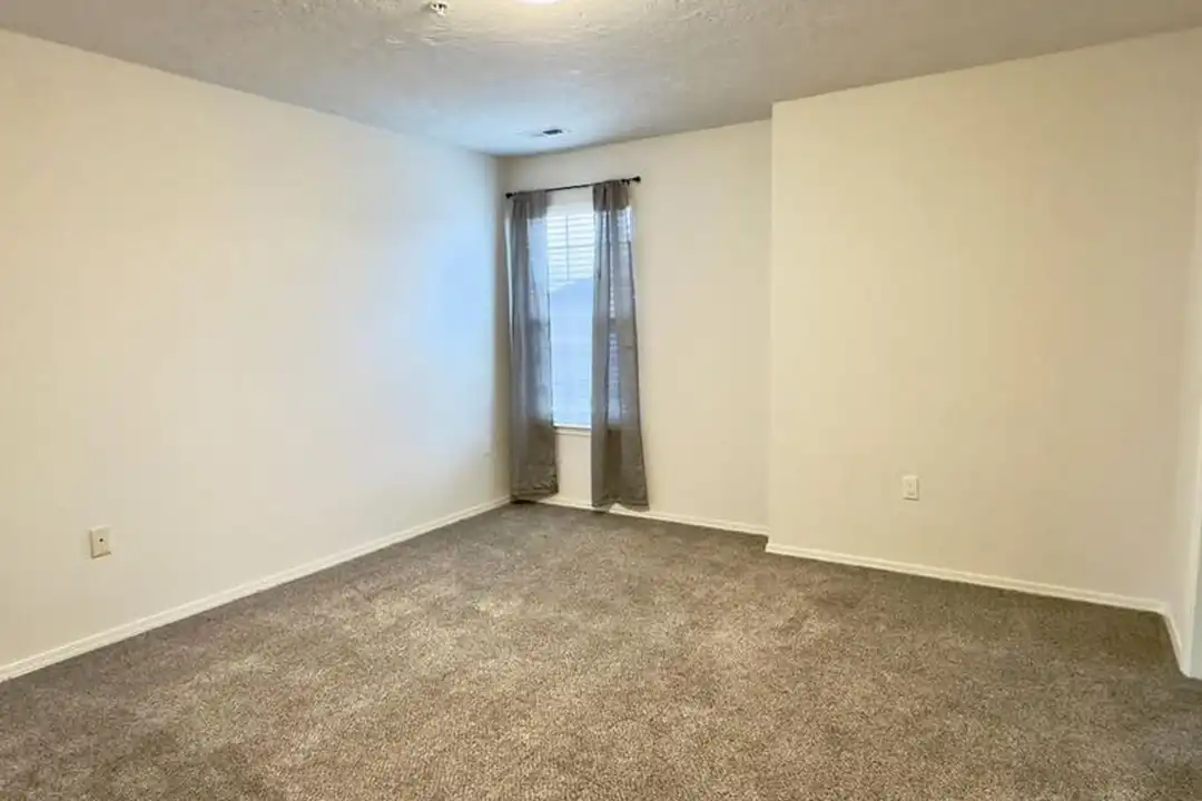 1069 W Pine Ave unit # 3 - View 5