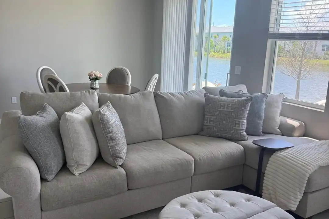 389 Salisbury Cir - More