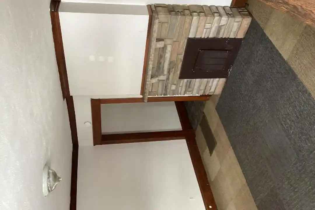 102 Hunt Ave - View 4