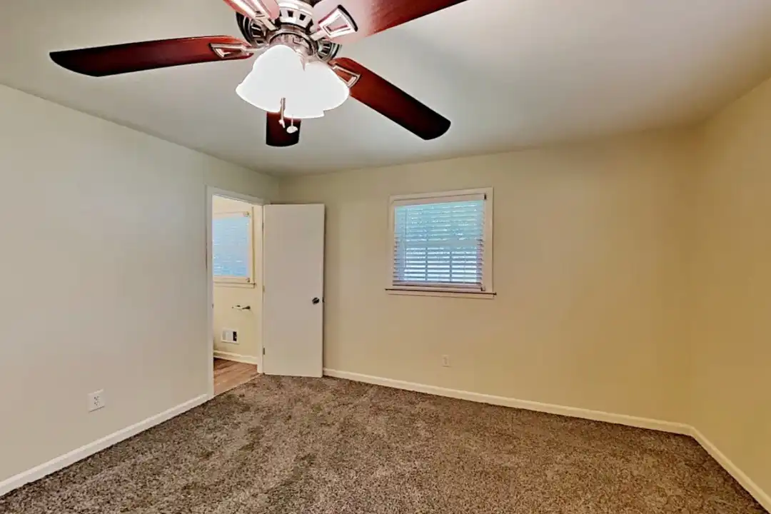 848 Howard Ct SW - View 6