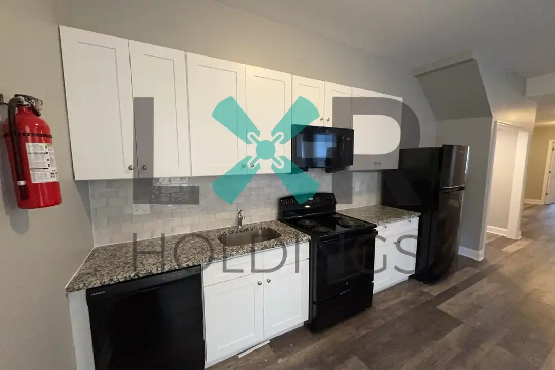 17 E Elm St unit 1 - View 4