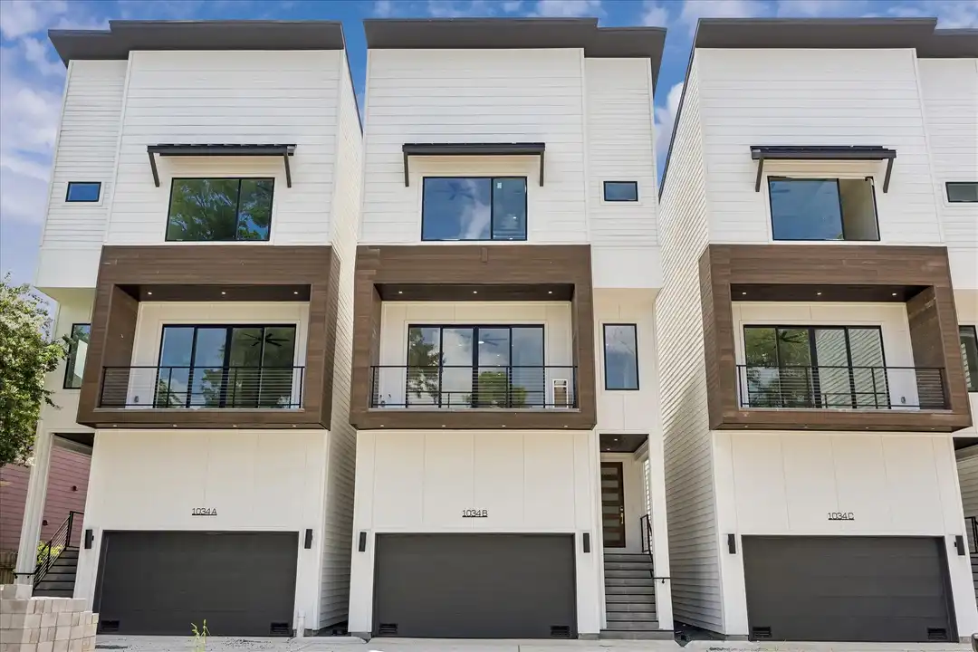 1034 W 17th St unit B – photo 1