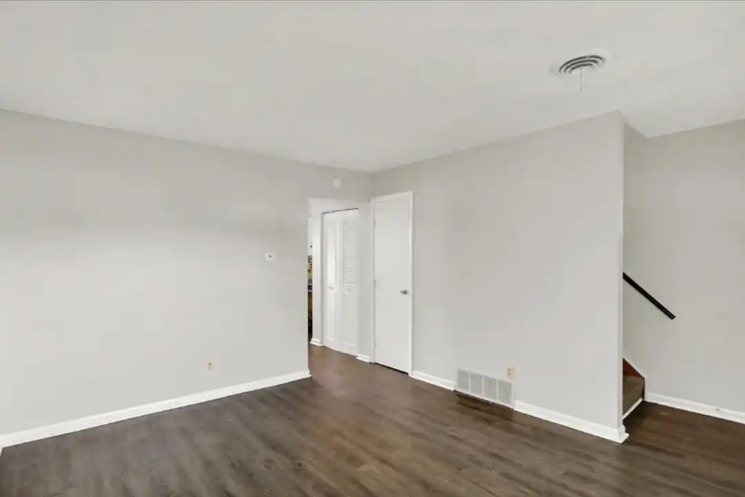 Apartment in Franklin - View 5