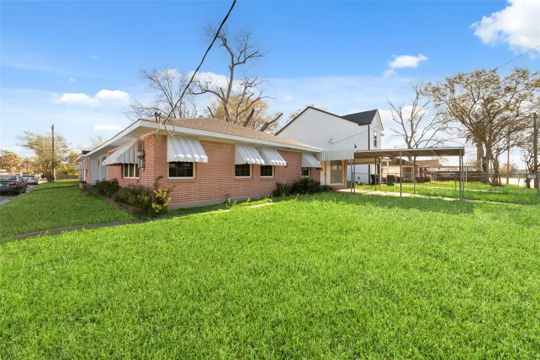 800 E Adoue Ave - View 2