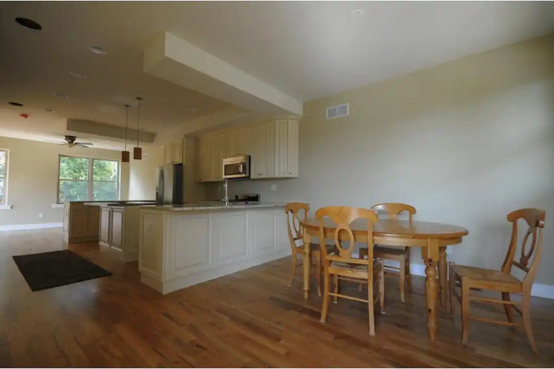 242 Krams Ave – photo 1