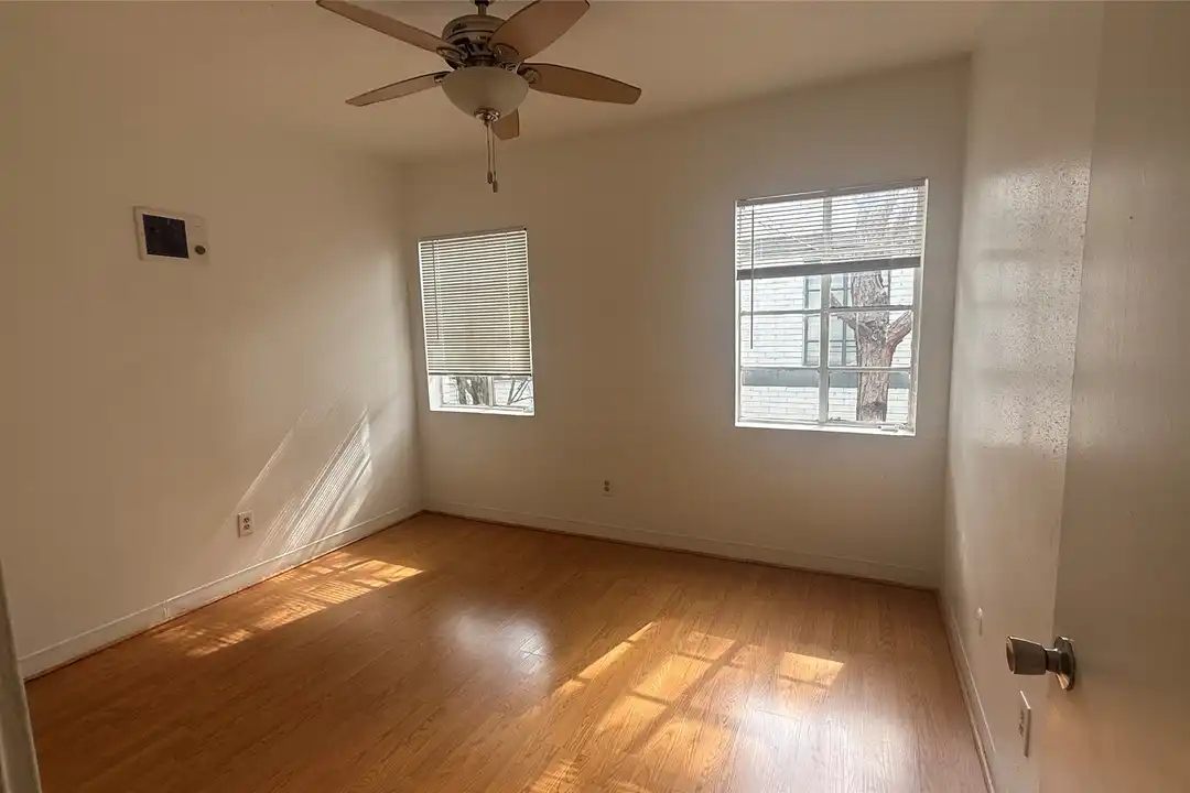 Apartment in Houston - More