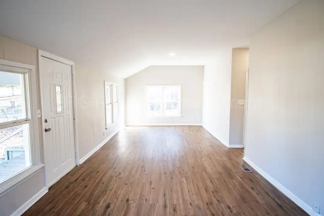 1138 Valley Dr SW - View 6