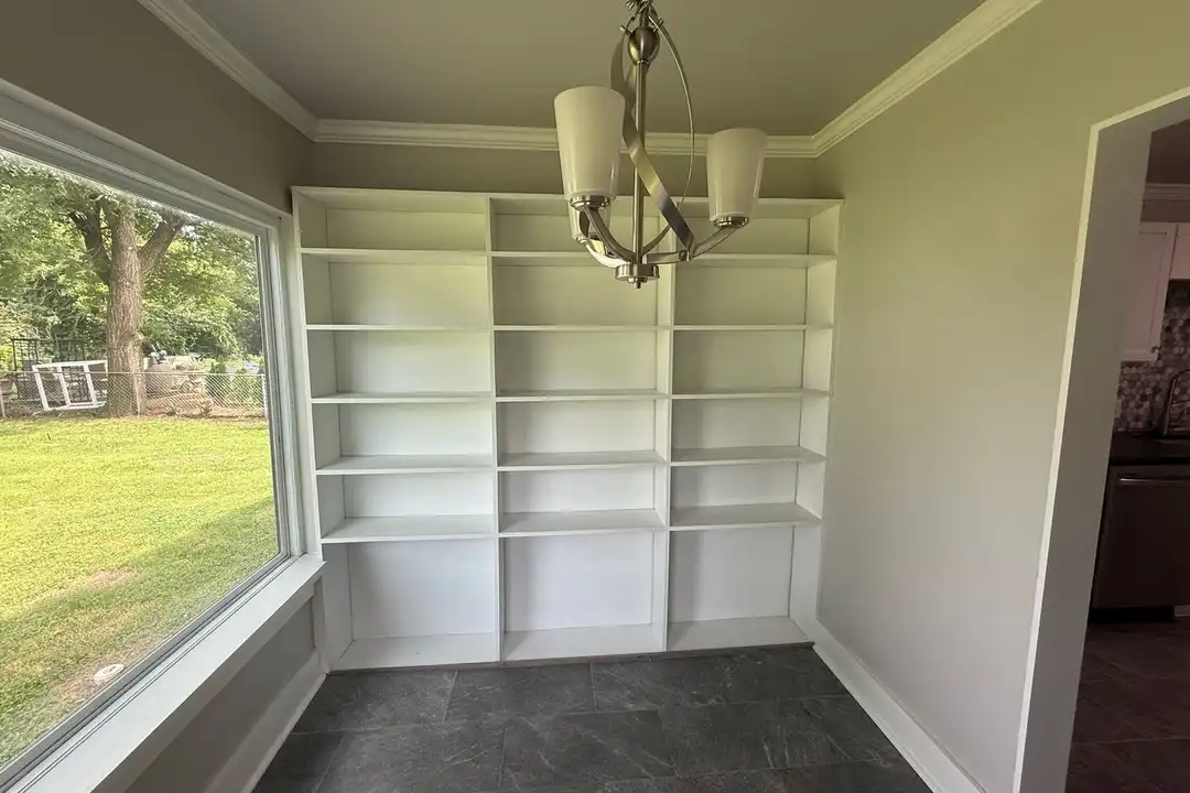 301 N 10th St - More