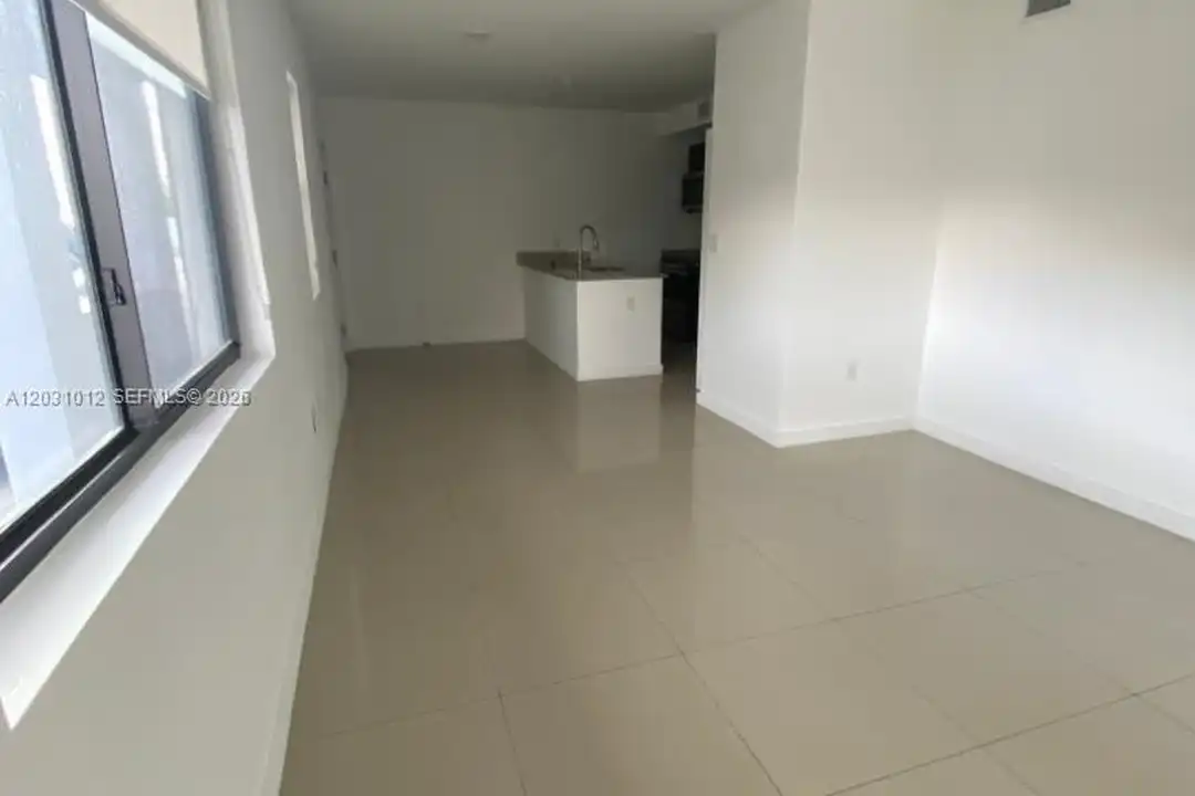 423 E 27th St #302 - View 5