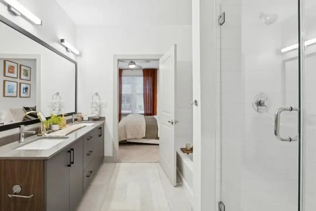 9101 1/2 Metric Blvd - View 5