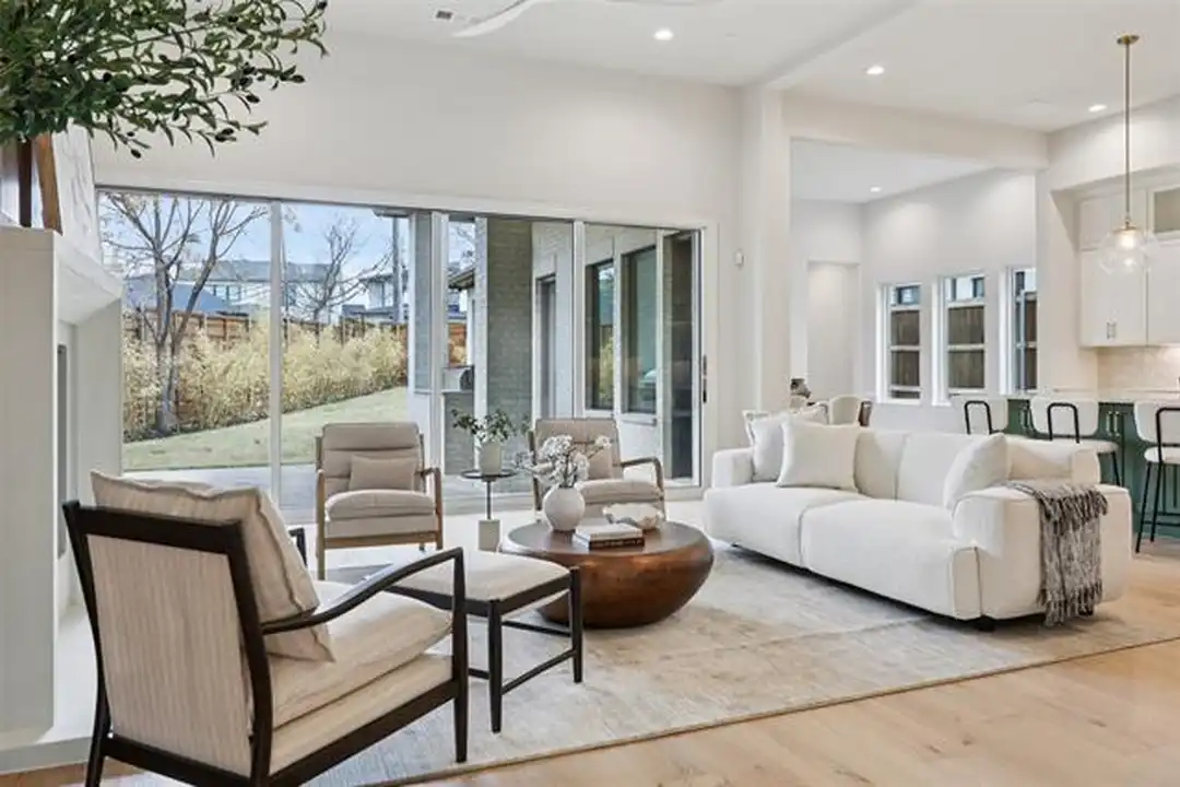 3845 Van Ness Ln - View 5