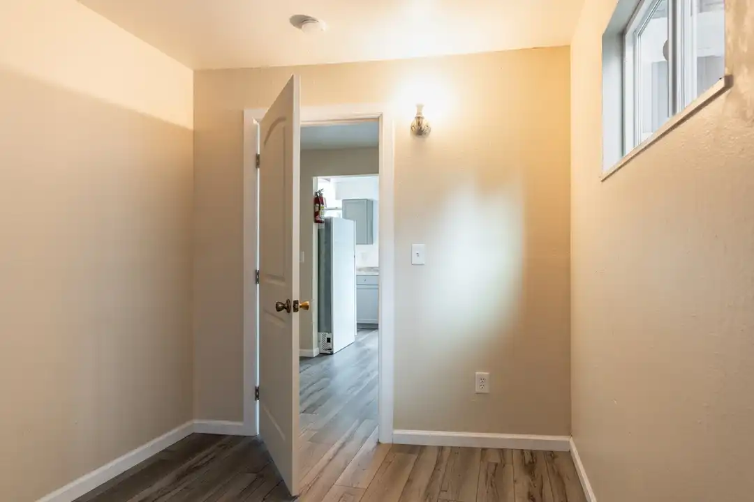 927 Delport Ave unit 2 - More