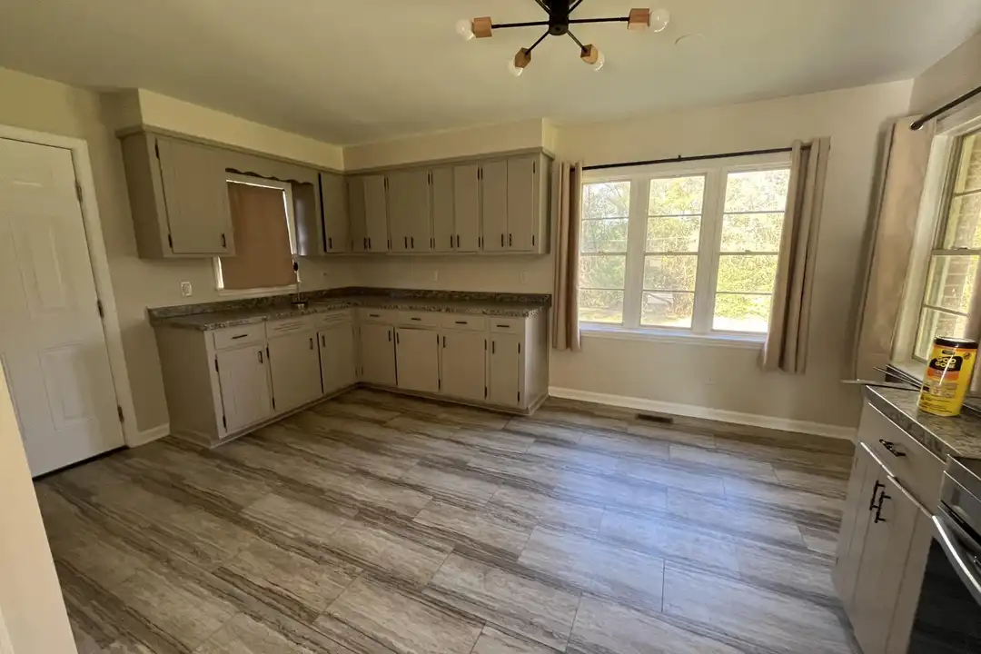 2110 Broome Rd - More