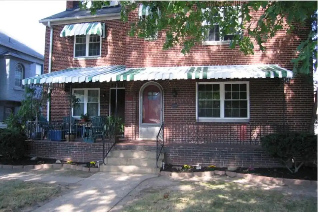710 Kanawha Blvd W - View 2