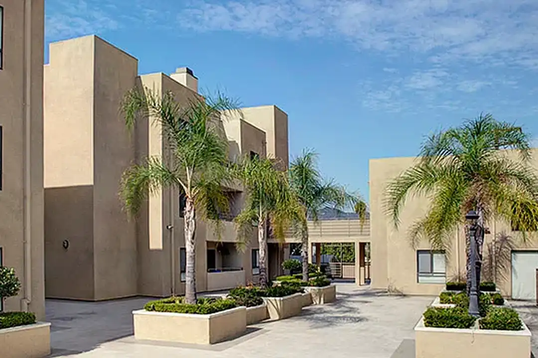 428 Hawthorne St - View 3
