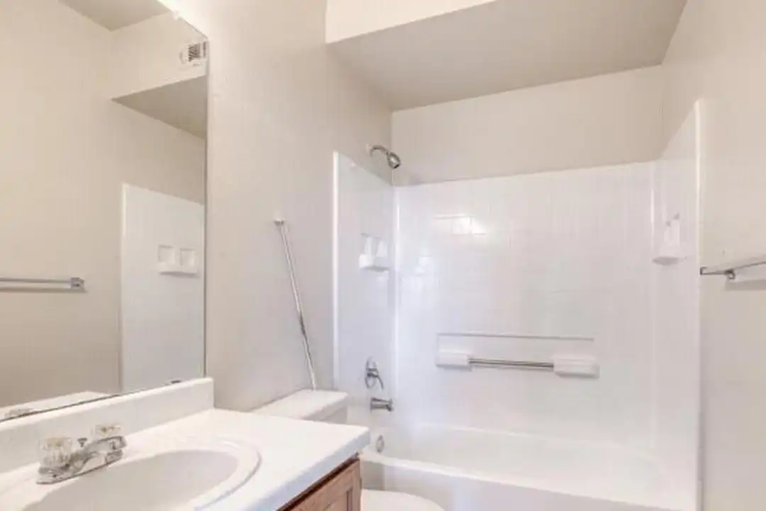 1401 A W Grimes Blvd unit # 611 - View 2