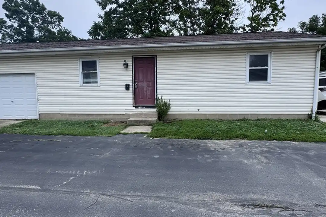 450 Long St unit B – photo 1 of 19