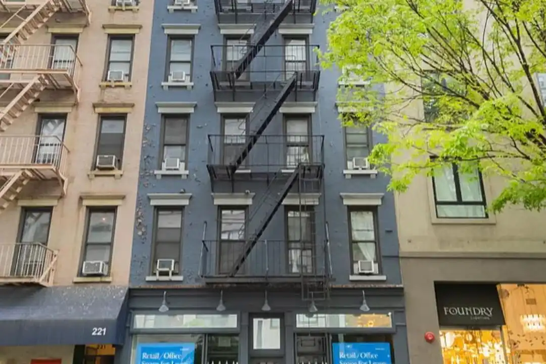 223 E 58th St – další