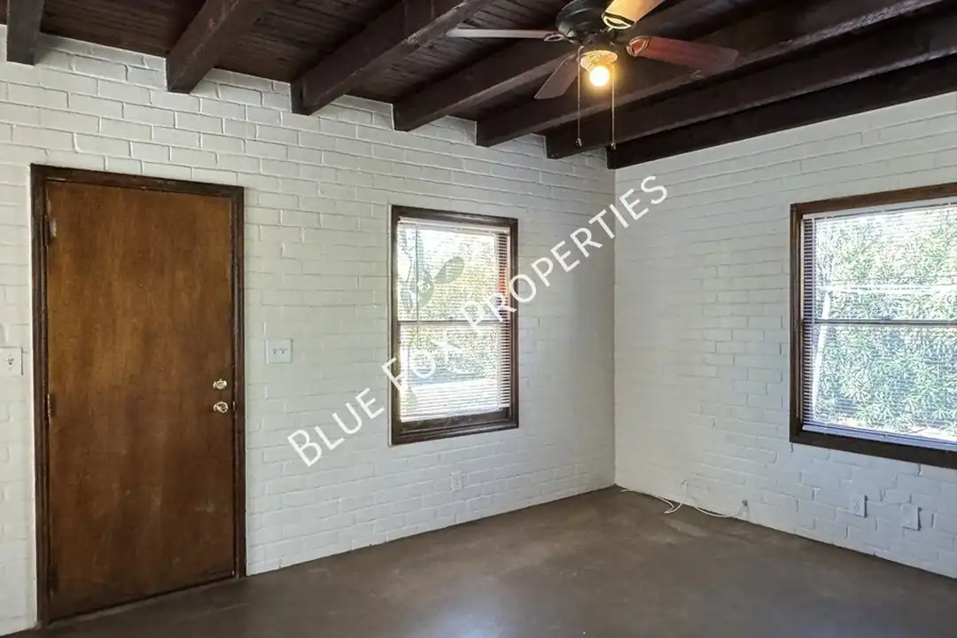 1211 N Jones Blvd - View 5
