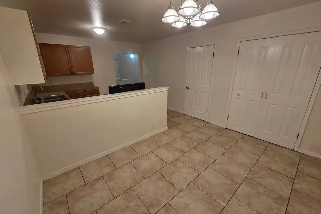 5118 Hunt St - More