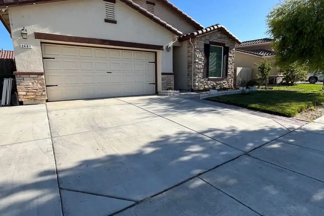 2487 N Mountainside Dr - View 4