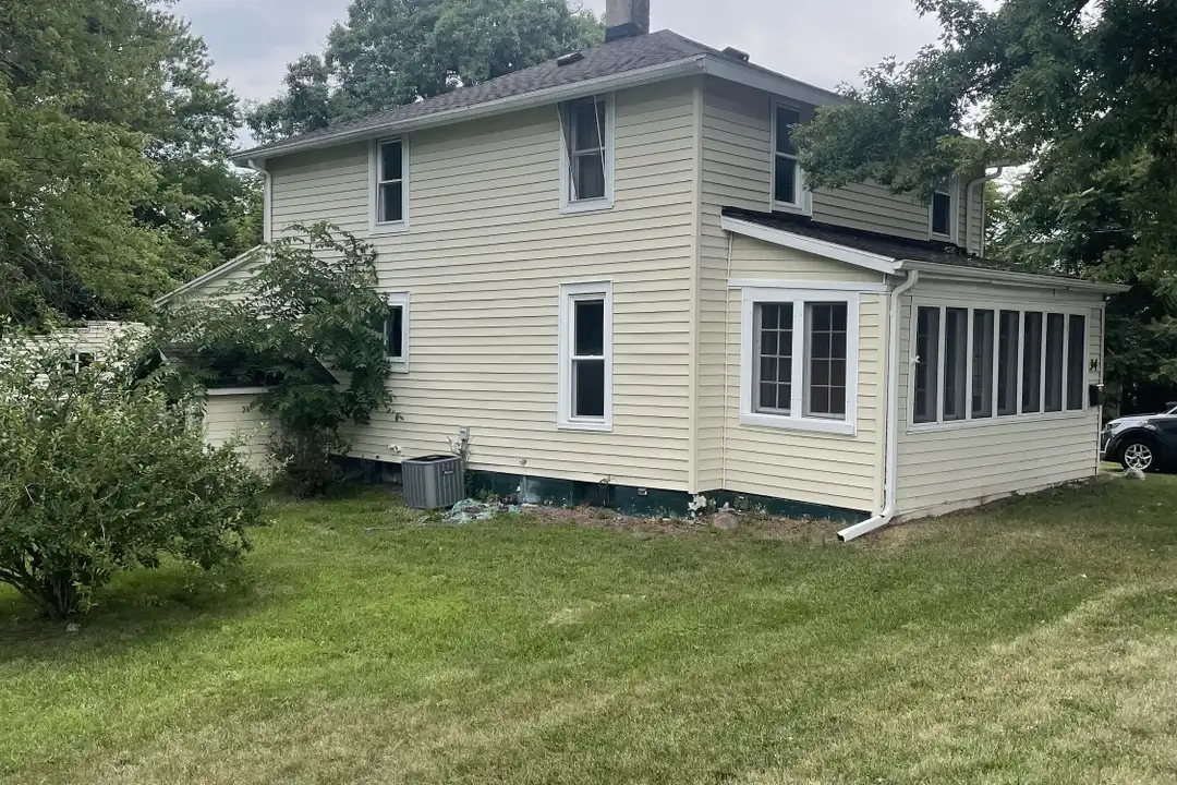 34 Oak St – photo 1 of 36