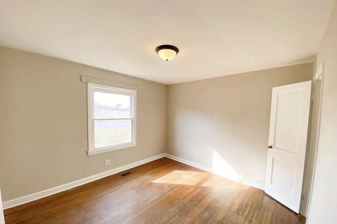 2016 Colonial Ave - View 5