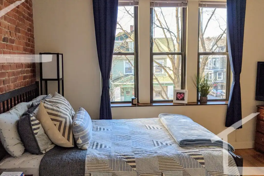 24 Brainerd Rd – pohled 2
