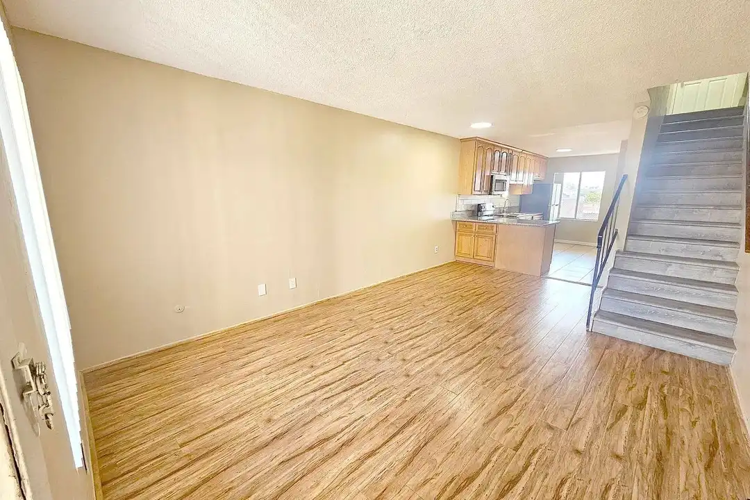 Apartment in San Diego, Little Saigon, City Heights - View 3