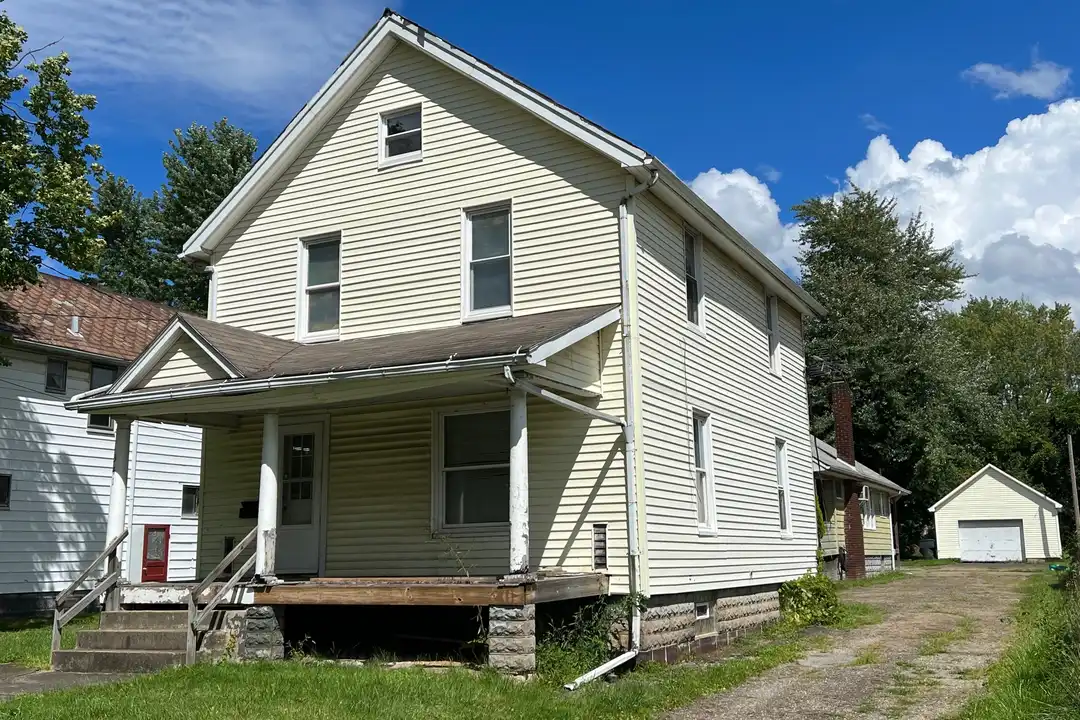 341 Charles Ave SE – photo 1