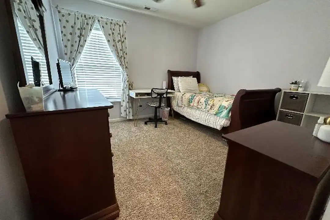 350 Ashdale Dr - View 6