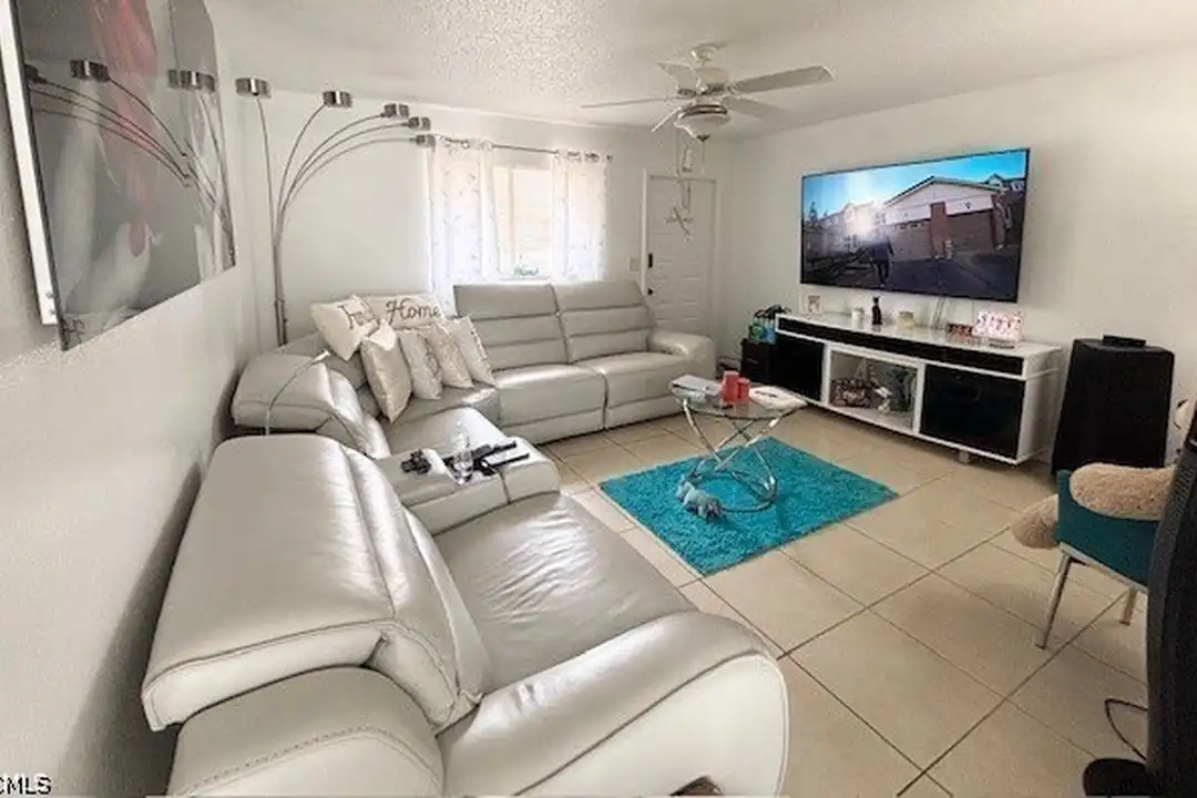 1342 SE 2nd Ave #2 - View 3