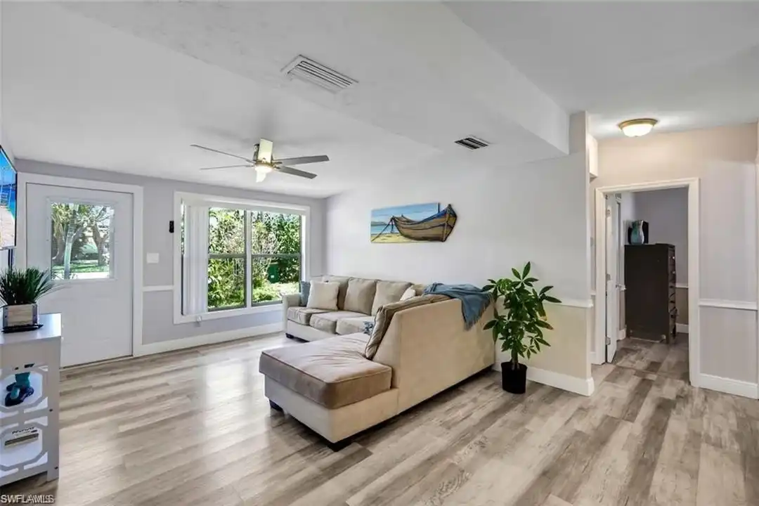 2047 Harbor Ln - View 6