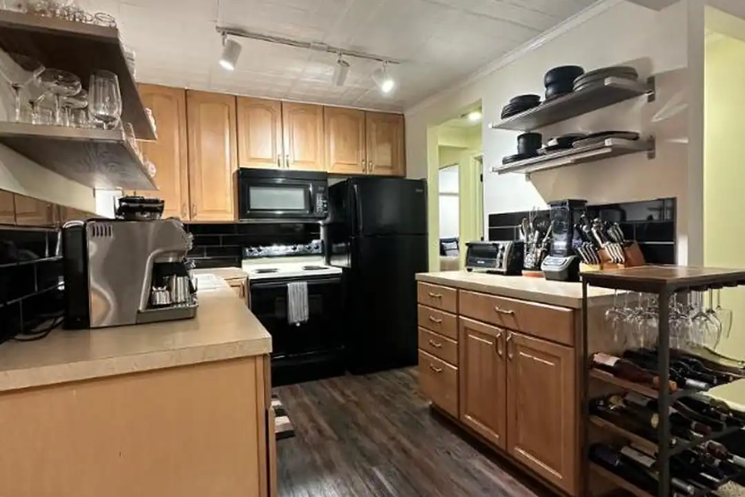 11046 SW Greenburg Rd - Skats 3