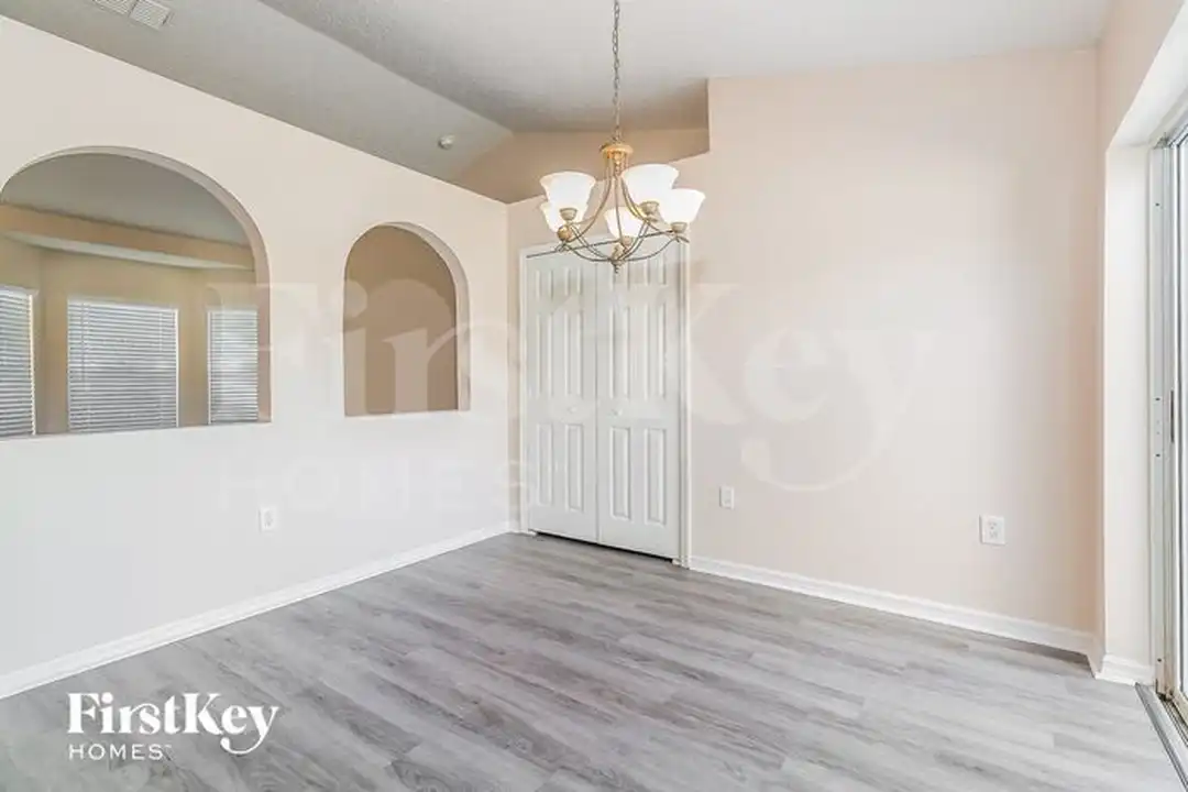 711 Hamster Way - View 5