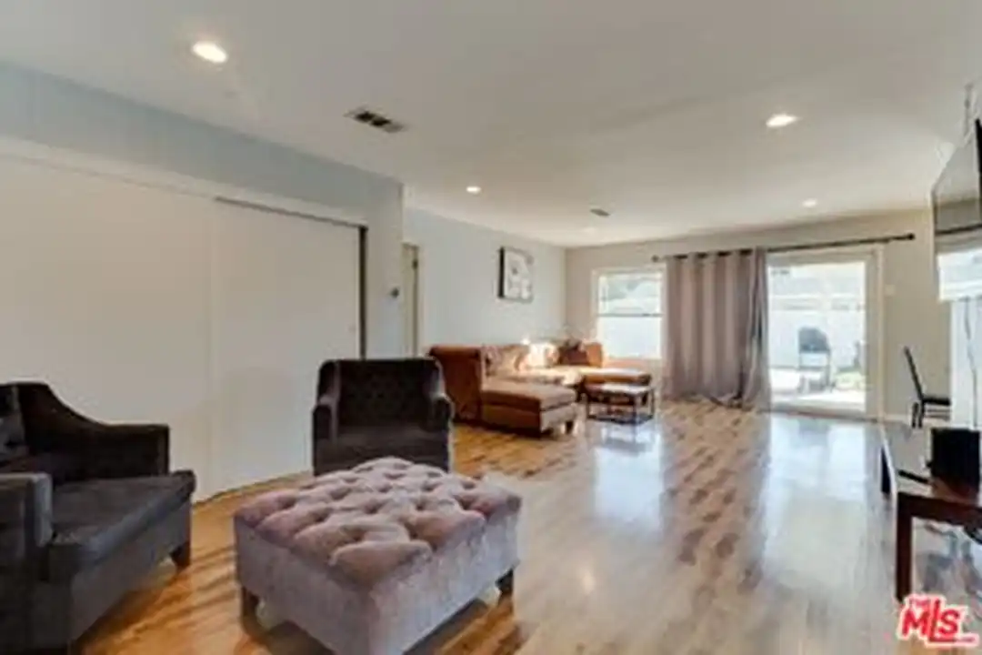 7858 Jamieson Ave - View 5