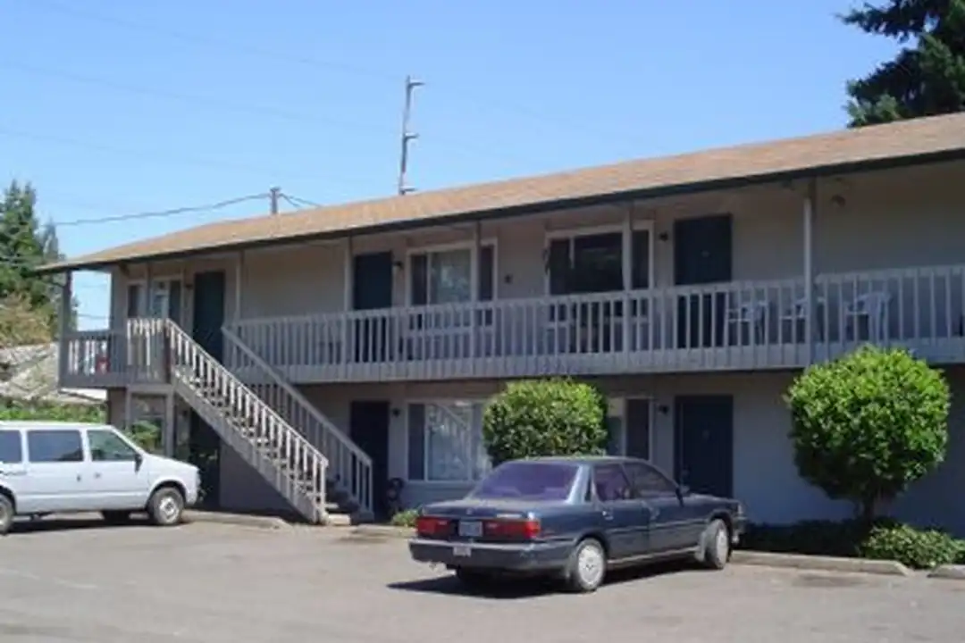 2090 Roosevelt Blvd unit 06 – photo 1