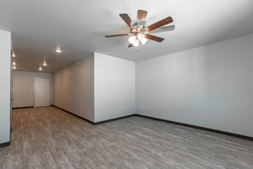1050 N Valley Dr unit 7 - More